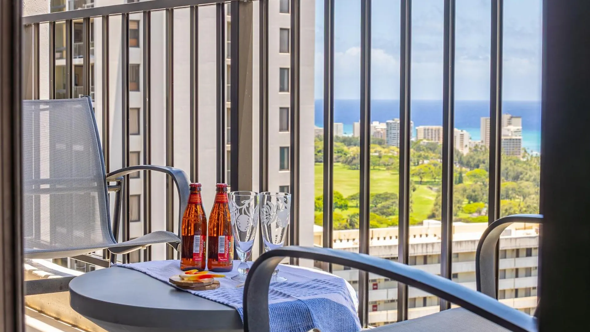 Breathtaking Ocean View 1 Bedroom Condo With Free Parking! Honolulu